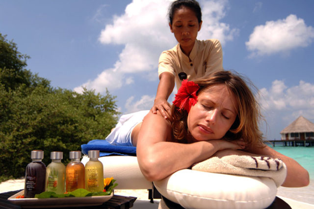 Adaaran Prestige Water Villas - Chavana Spa - Outdoor massage